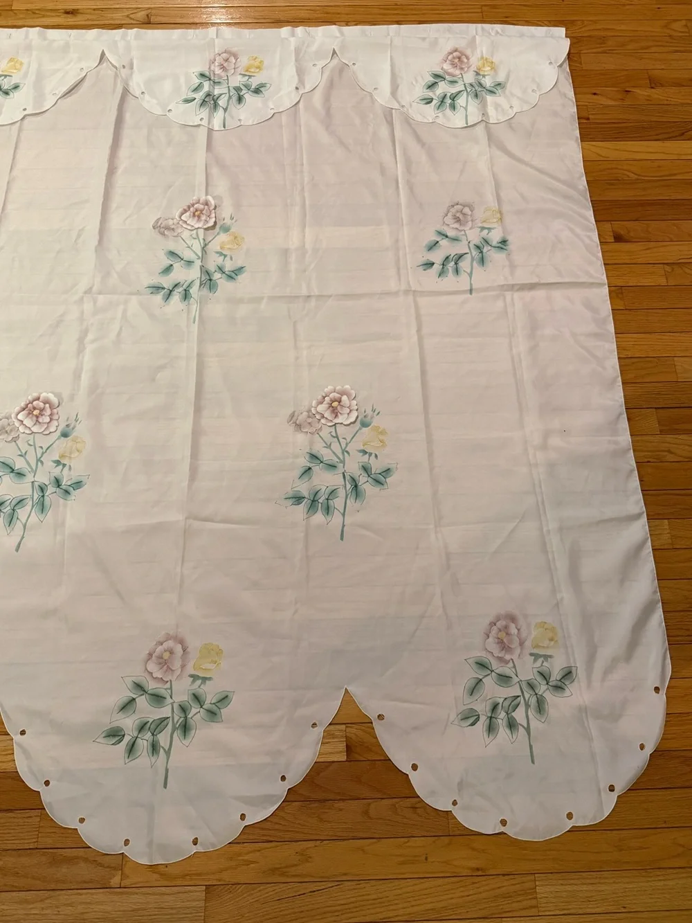 VTG Floral Embroidered White Shower Battenburg Lace Curtain Sweet 3D flowers!